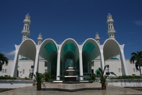 mosque in kota kinabalu.JPG